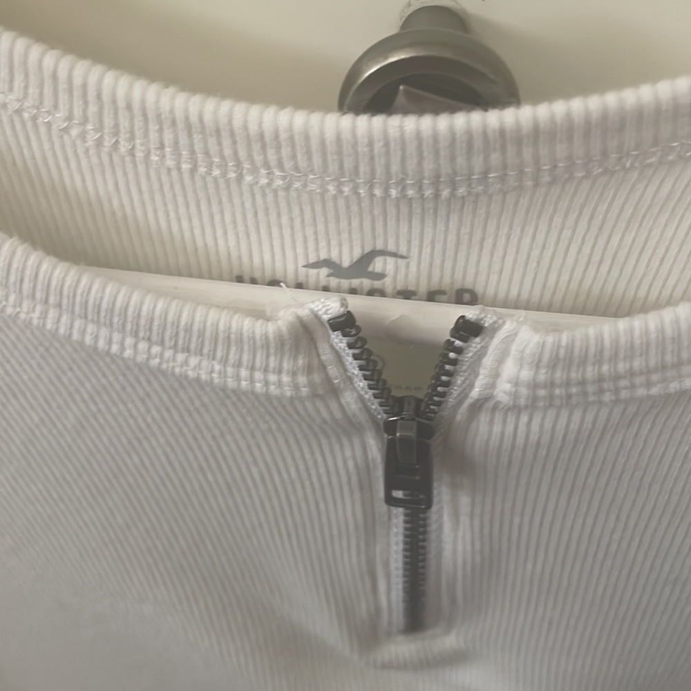 white top - Picture 2 of 3